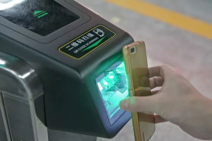 无须NFC 北京地铁即将开启手机扫码乘车时代