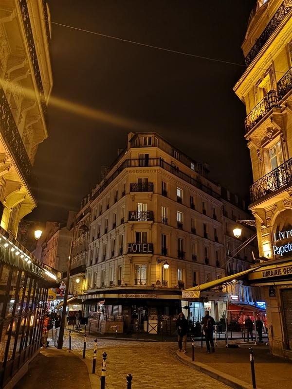 华为三摄P20 Pro巴黎街拍：这夜景 谁敢比？