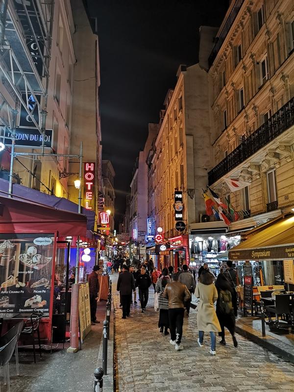 华为三摄P20 Pro巴黎街拍：这夜景 谁敢比？