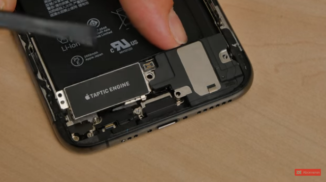 iPhone XS惨遭肢解：电池缩水实锤