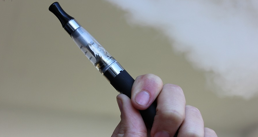 戒烟标签下的隐忧：电子烟究竟有没有甲醛？