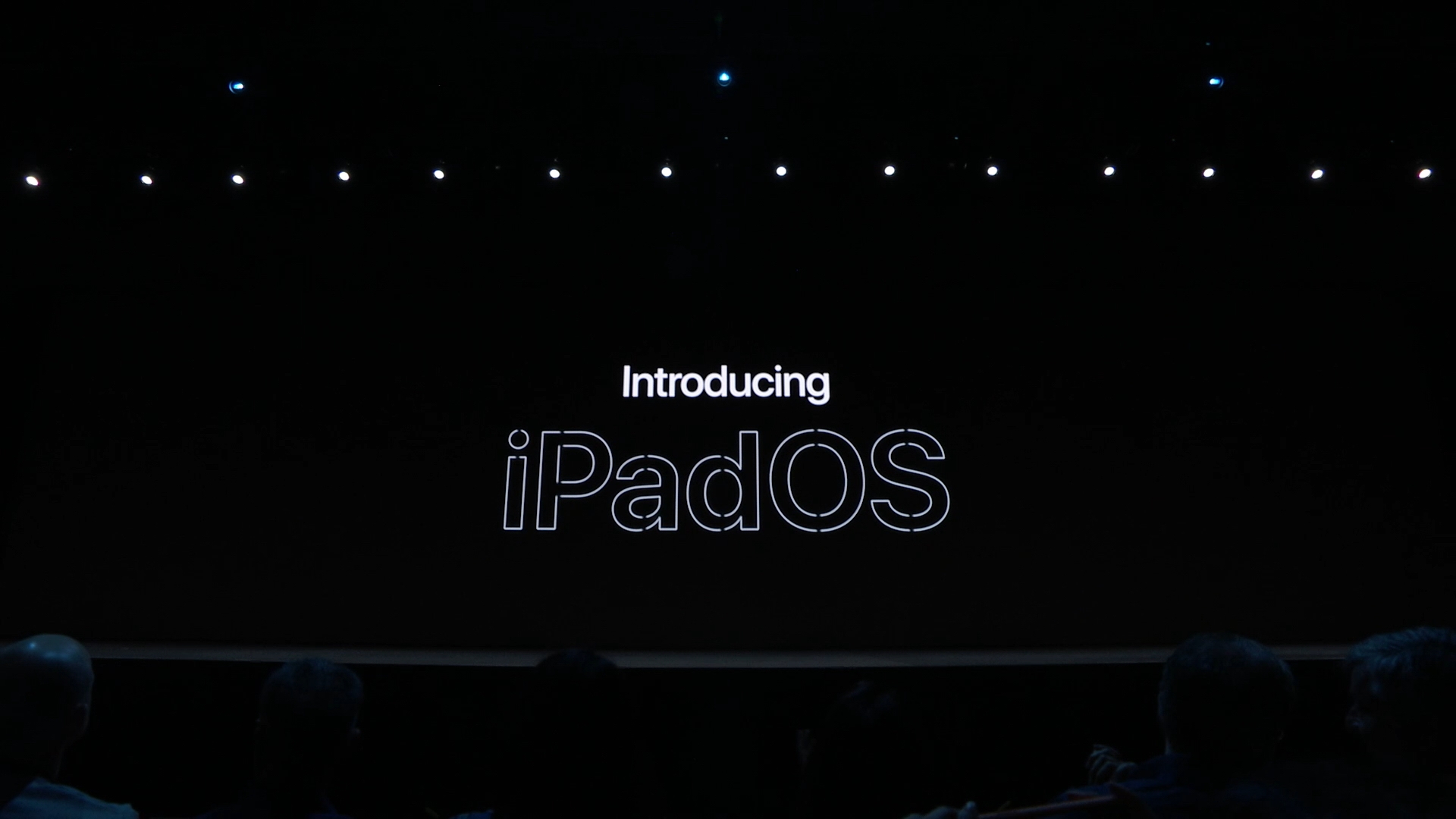 苹果全新操作系统发布：史上第一次