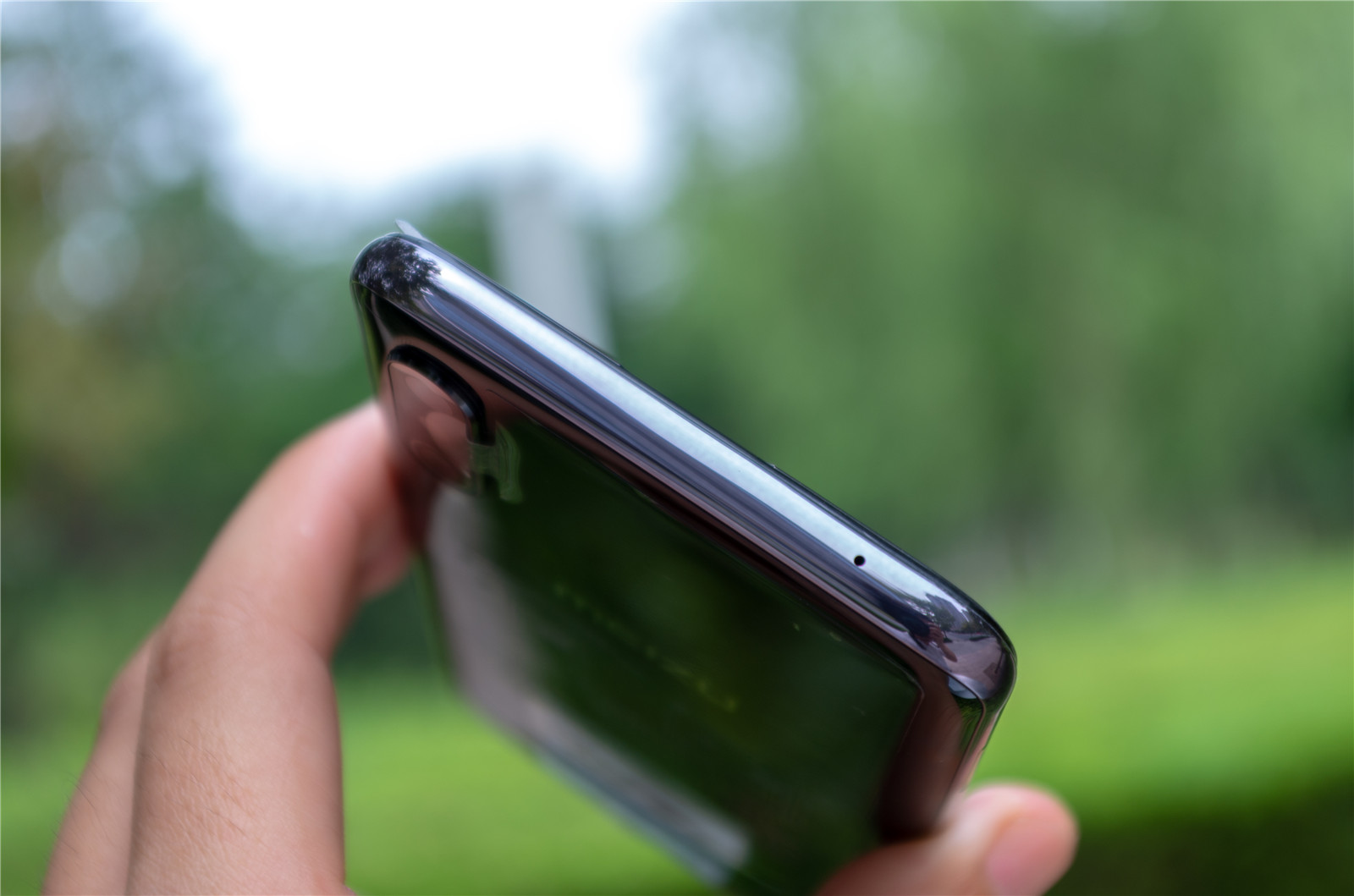 魅族16Xs手机评测：设计不跟风 同价位段的清流