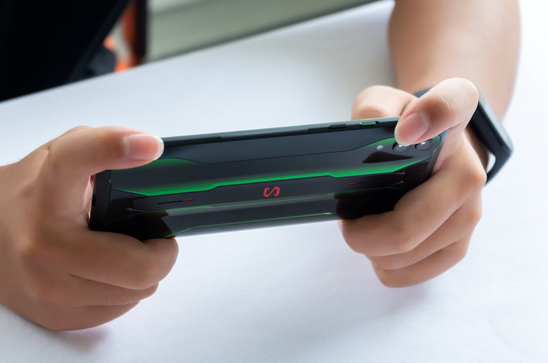 黑鲨游戏手机2 Pro评测：性价比成最大优势