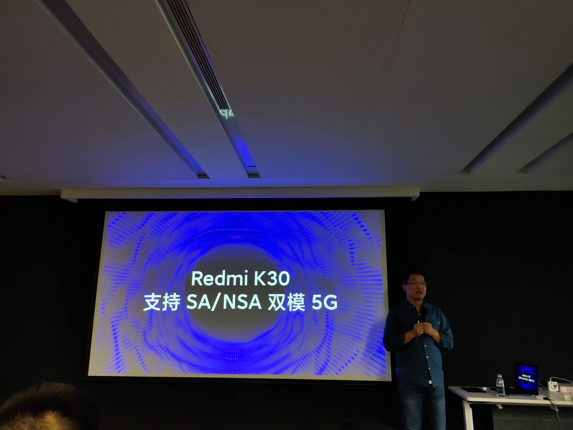 Redmi首款5G手机官宣：双模/前置挖孔双摄