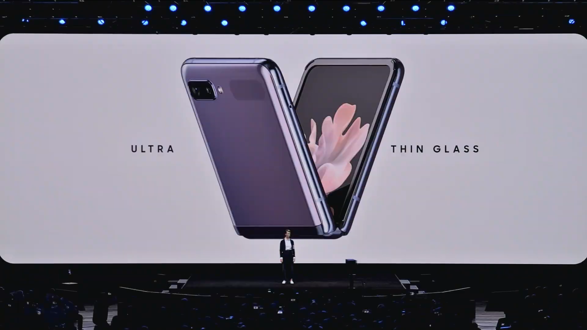 三星全新折叠屏Galaxy Z Flip发布 致敬经典