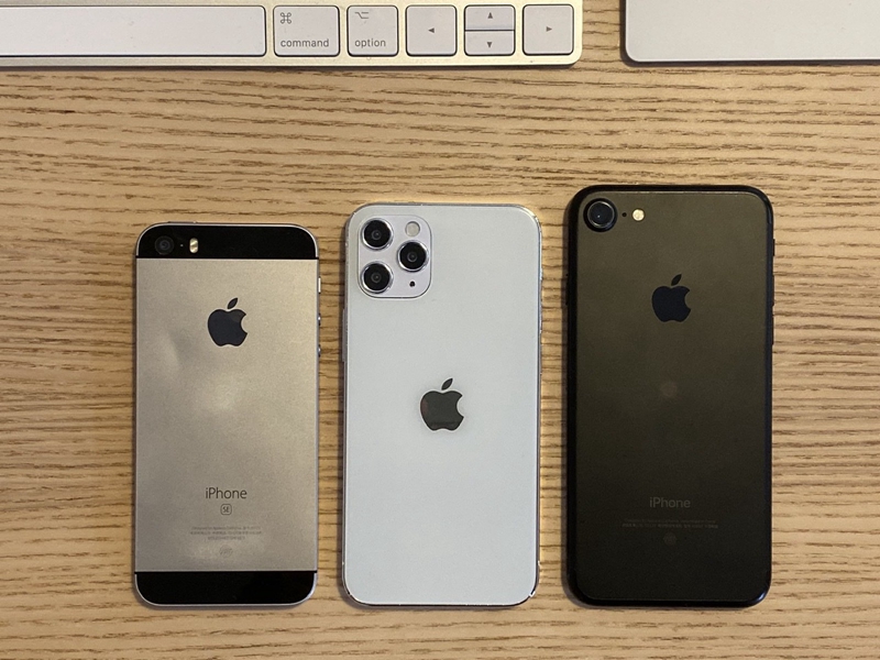 5.4寸iPhone 12机模曝光：真比iPhone 7还小