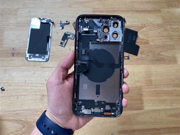 iPhone 12 Pro Max高清拆解照曝光 L形电池亮眼