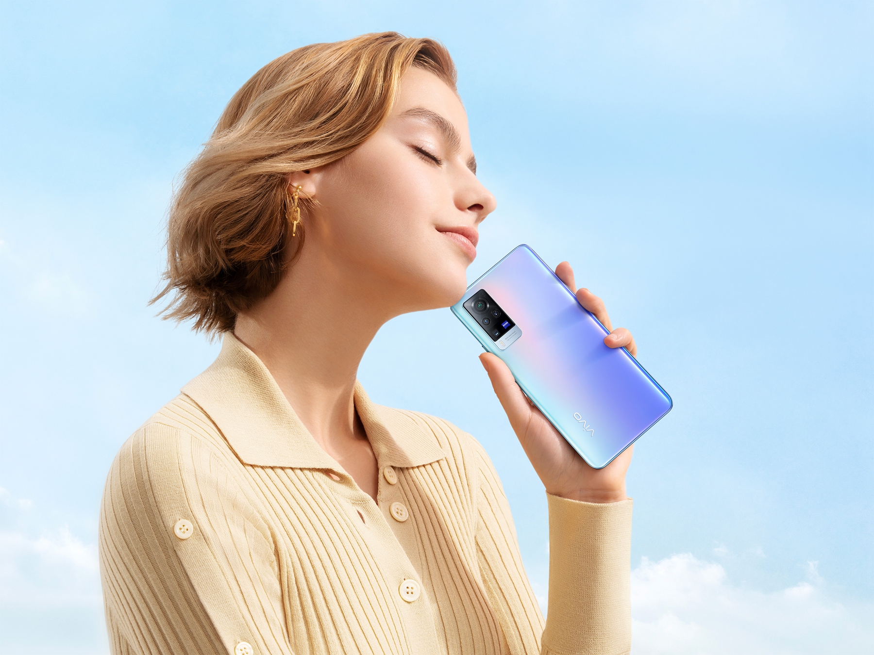 vivo X60定妆照公布：中置打孔屏