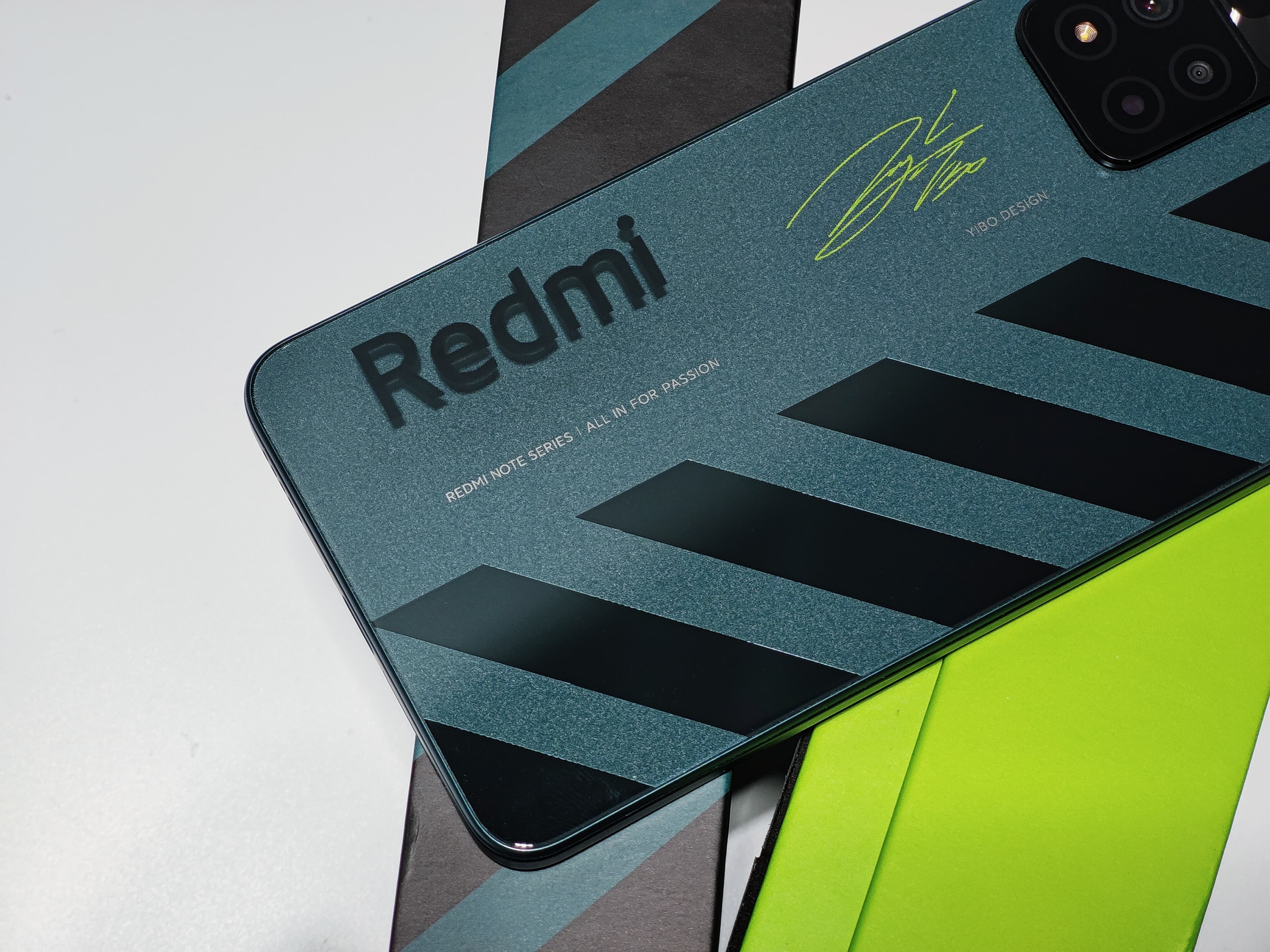 Redmi Note 11潮流限定版开箱：Redmi logo漂起来了！