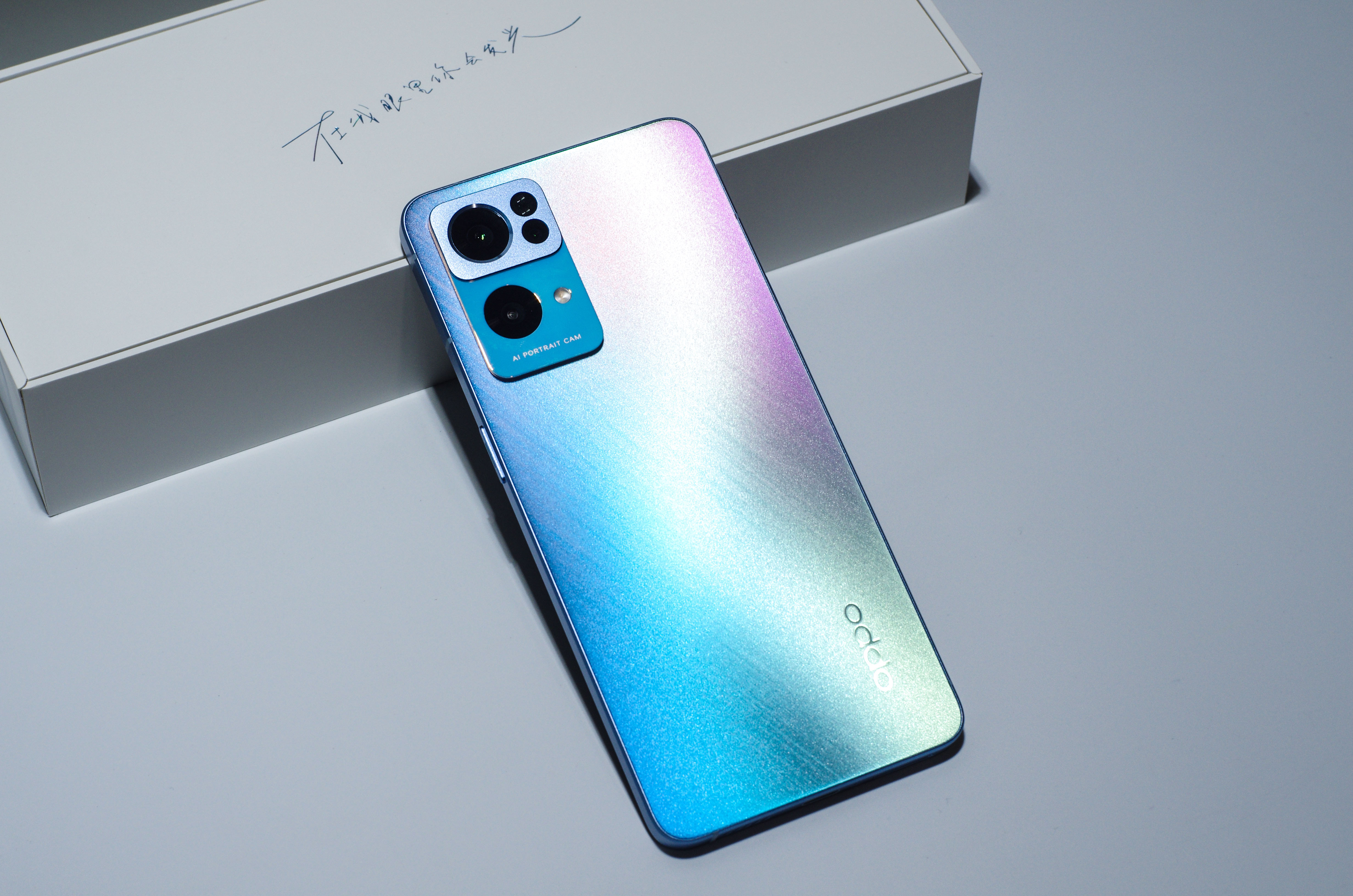 OPPO Reno7 Pro review: a new look and heart