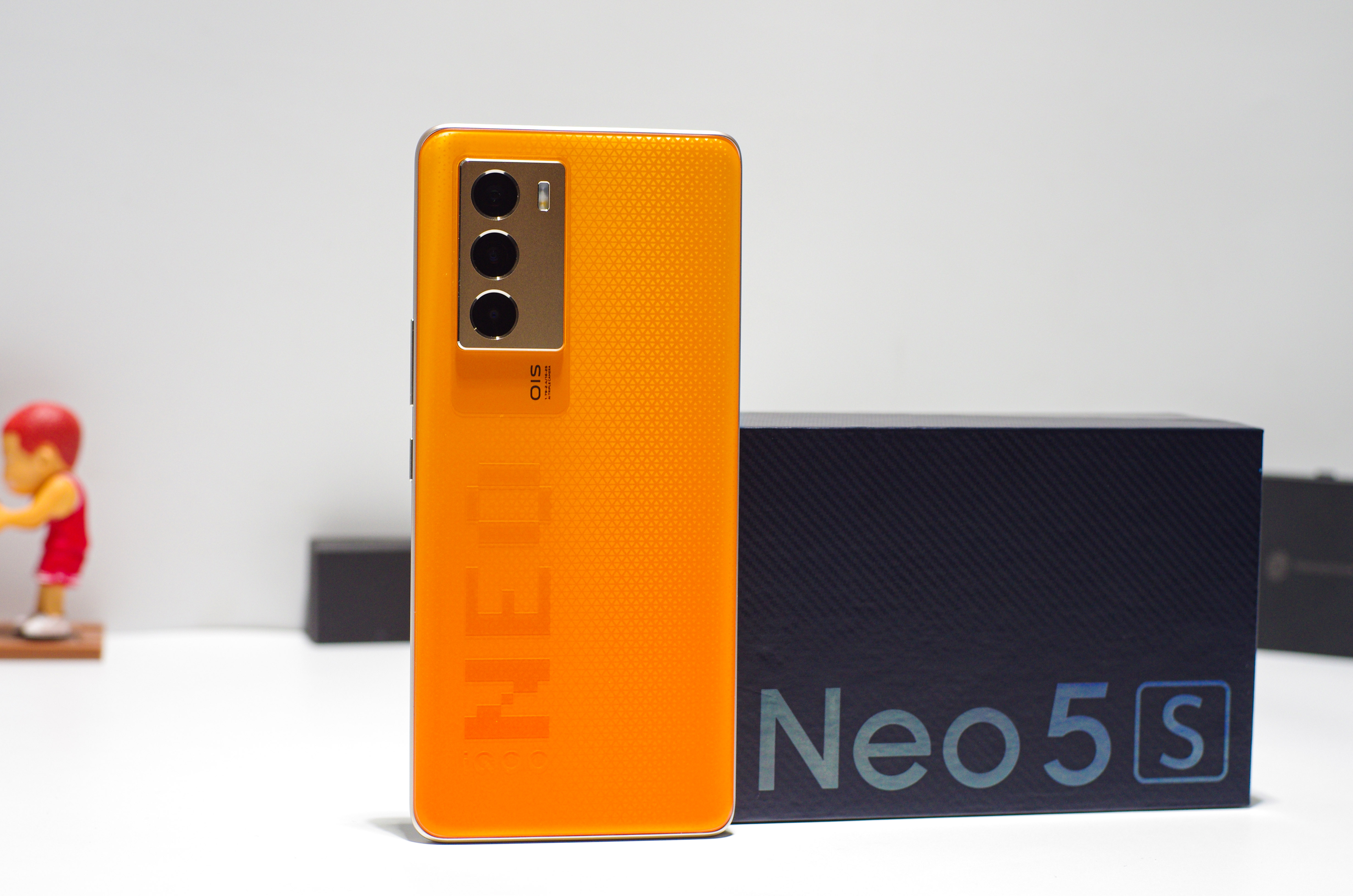 Tame the Snapdragon 888! iQOO Neo5S review: 2699 yuan price is stable and sufficient