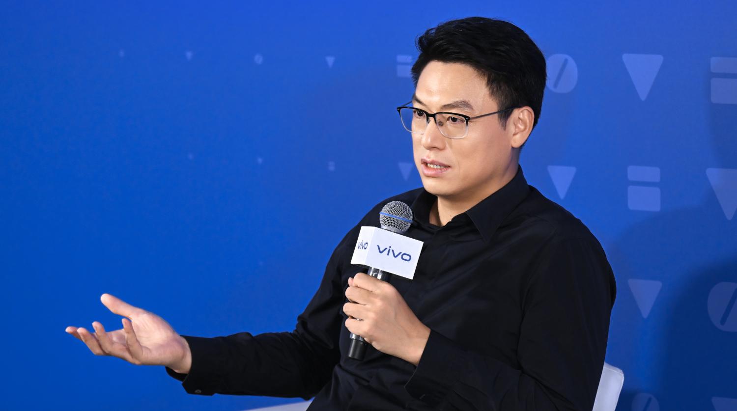 vivo X Fold6 新品发布会媒体专访：折叠屏进入AI大屏多任务时代